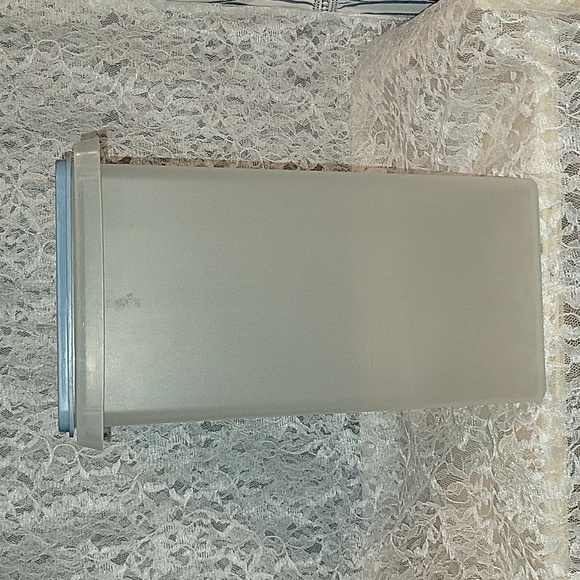 Tupperware: Large Carry All Container - Picture 2 of 8